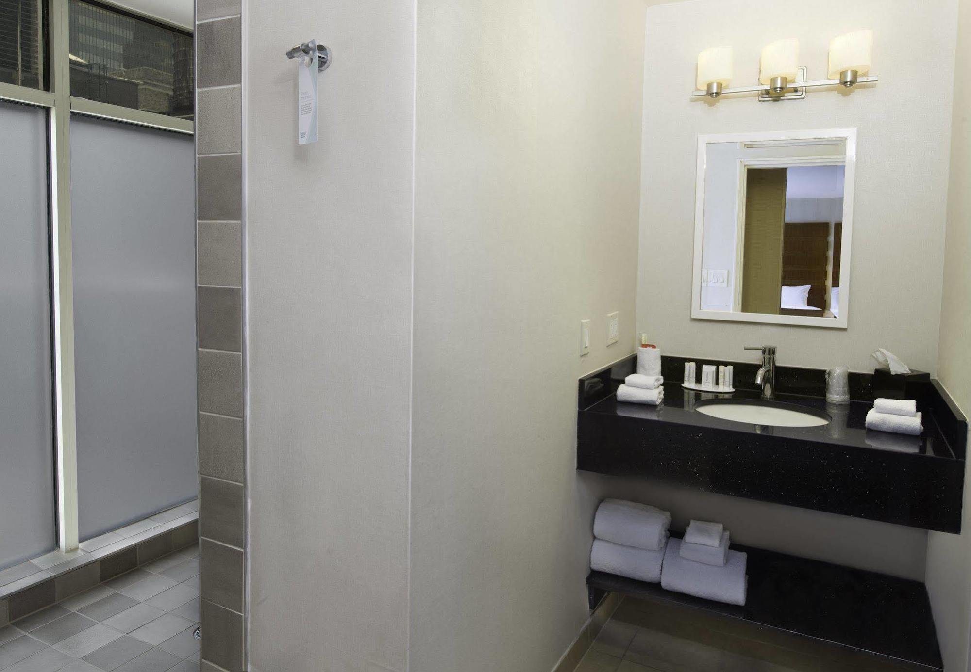 Fairfield Inn & Suites By Marriott New York Manhattan/Fifth Avenue Bagian luar foto